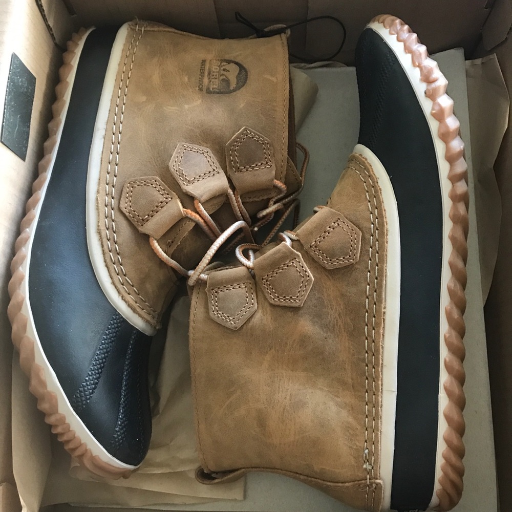 SOREL brand new duck boots leather  waterproof
